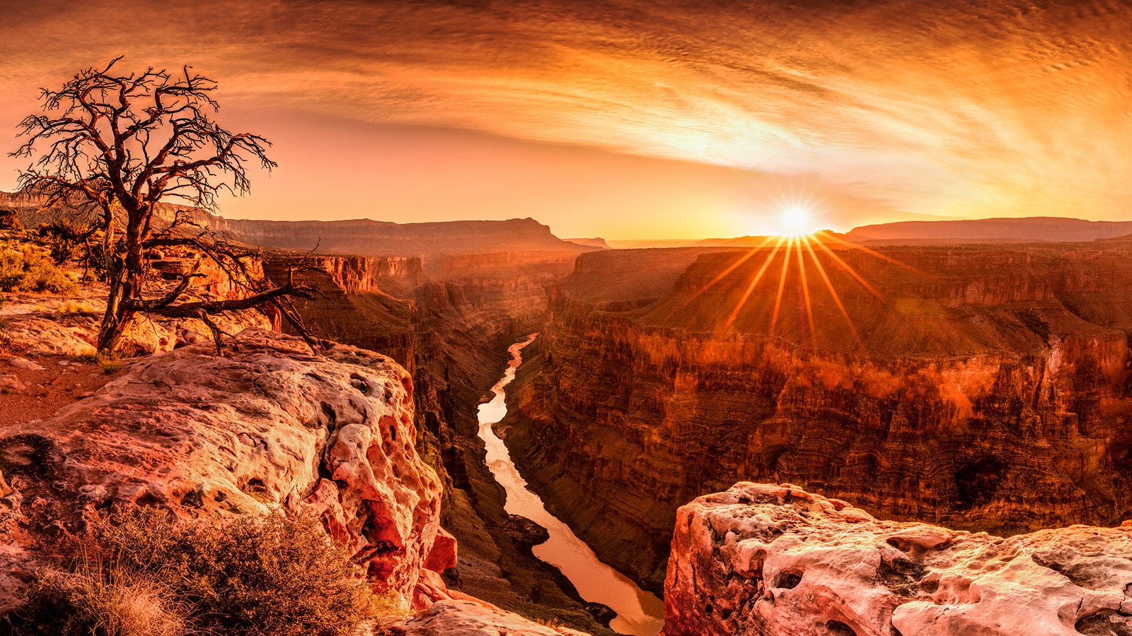 Solopgang over Grand Canyon i Arizona, USA