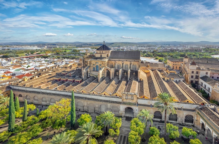 Udsigt til den store moske i byen Cordoba, Andalusien