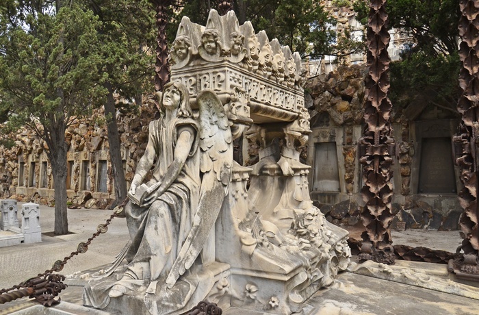 Imponerende gravplads i Poblenou Cemetery, Barcelona