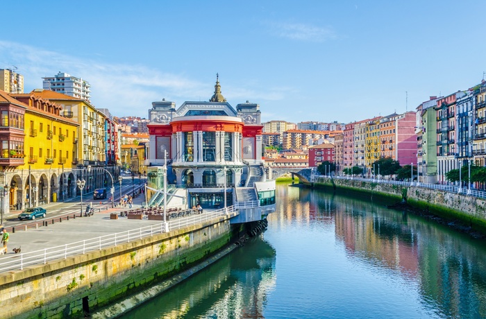 Ribera marked ved Nervion floden i Bilbao, Spanien