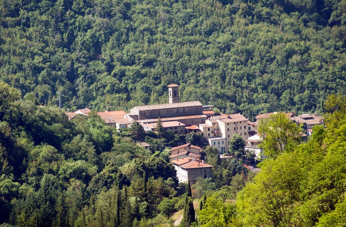Bjergbyen San Godenzo i Appenninerne - Toscana