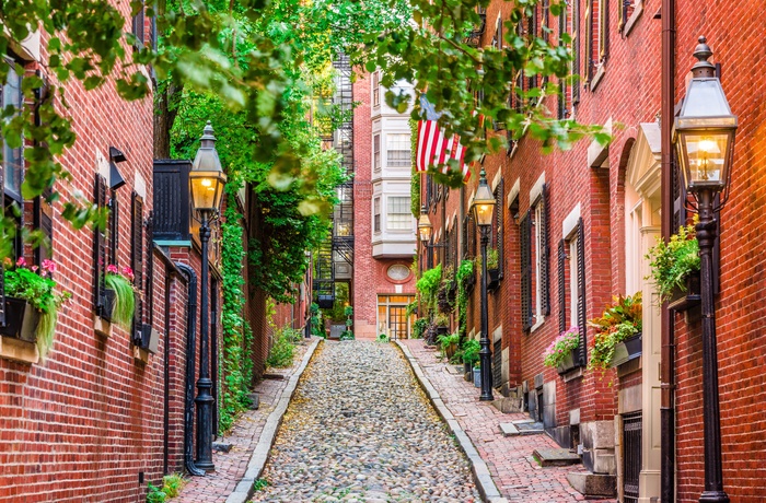 Smal gade i Beacon Hill, Boston i USA