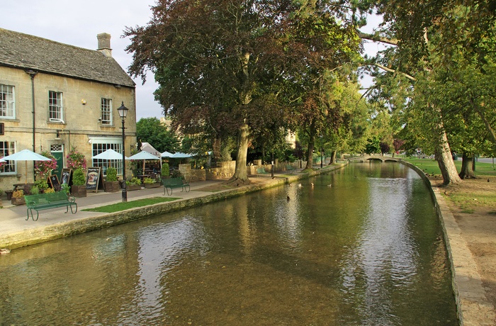 Landsbyen Bourton On The Water i Cotswolds - England