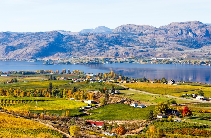 Osoyoos by og sø i Okanagan Valley, British Columbia i Canada