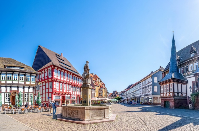 Brodhaus i Einbeck (til venstre) - her kan du få den lokale Einbecker-øl og spise klassiske tyske retter