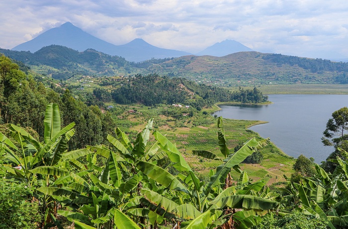 Bunyonyi-floden i Kigezi højlandet “Afrikas Schweiz” i det  sydvestlige Uganda