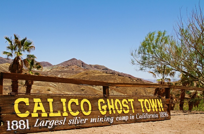 Skilt til Calico Ghost Town, Californien i USA