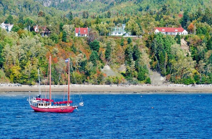 Båd på St. Lawrence River i Québec. Canada 