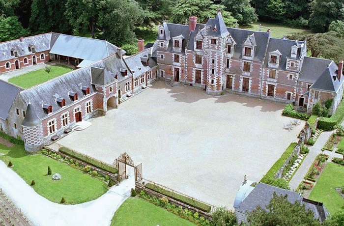 Château de Jallanges Les Collectionneurs