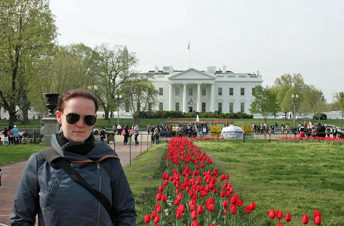 Charlotte foran Det Hvide Hus i Washington - rejsespecialist i Aarhus