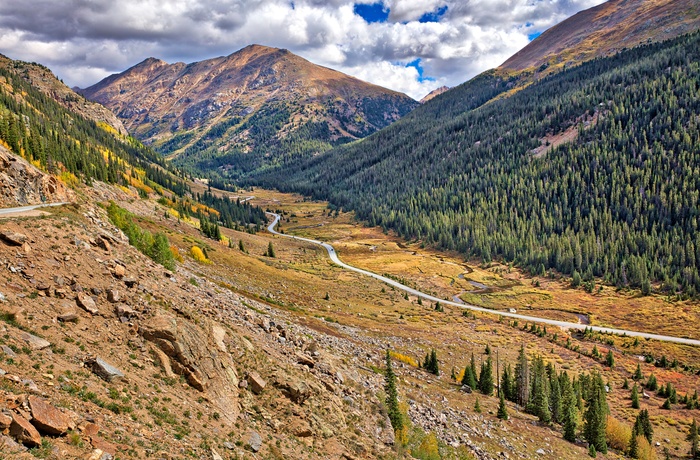 Vej gennem White River National Forest, Colorado i USA