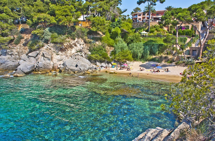 Lille strand ved Platja d’Aro, Costa Brava i Spanien