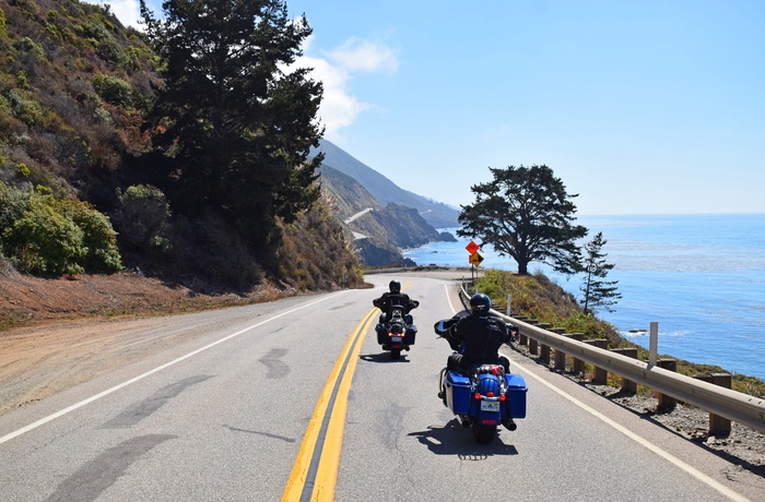 Highway 1 - Motorcykler ved strand langs Pacific Coast Highway