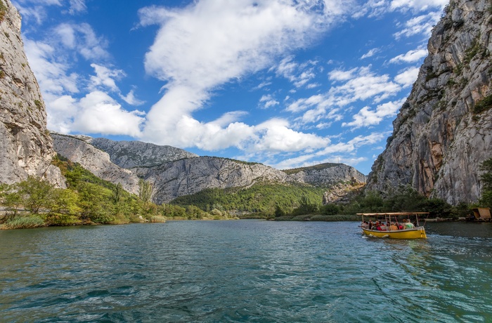 Turbåd på Certina floden i Dalmatien, Kroatien