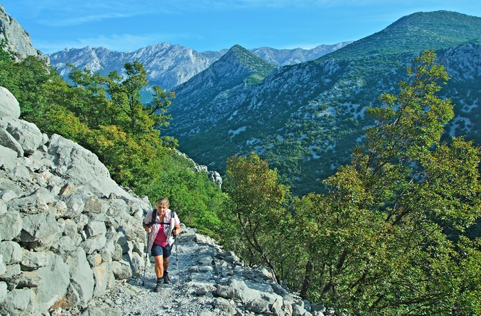 Vandring i Paklenica Nationalpark i Dalmatien, Kroatien