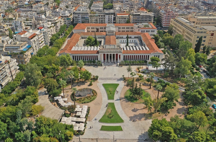 Luftfoto af det nationale arkæologiske museum i Athen - Grækenland