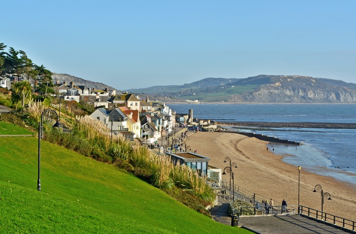 Kystbyen Lyme Regis i Dorset, England