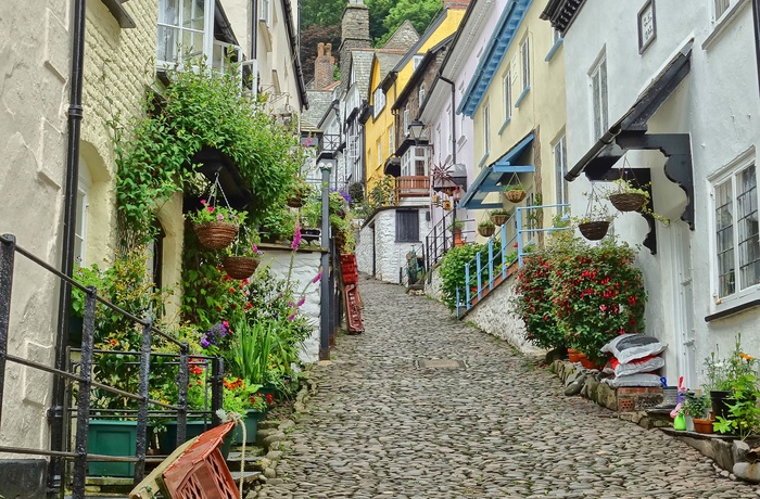 Stejl gade i fiskerlandsbyen Clovelly,Devon i England