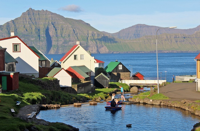 Børn i Gjogv - Eysturoy på Færøerne