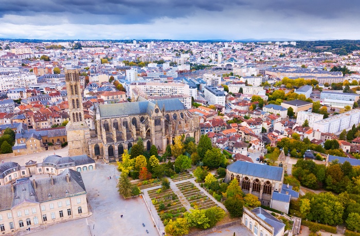 Udsigt over byen Limoges og Saint-Etienne Cathedral - Frankrig