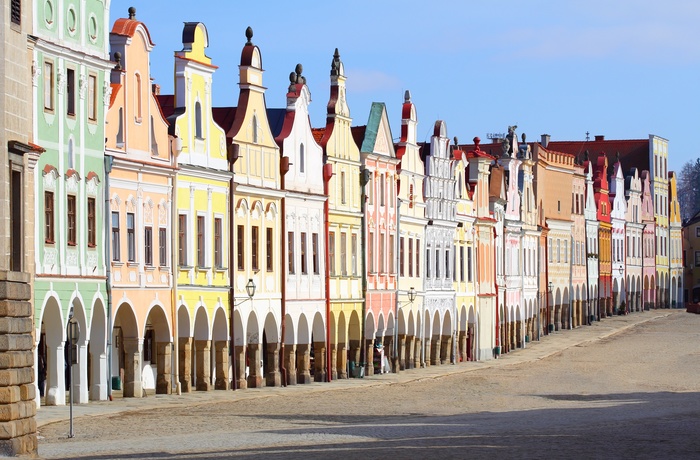 Farverige byhuse på torvet i Telc - Tjekkiet