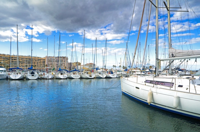 Lystbådhavnen i Saint-Cyprien i det sydvestlige Frankrig