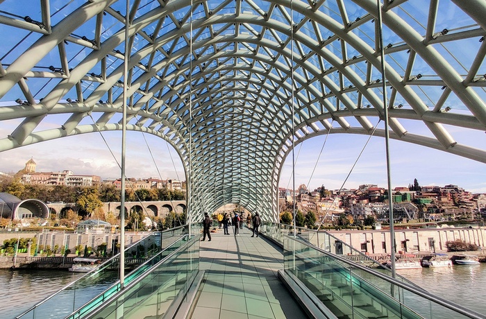 Fredsbroen i Tbilisi, hovedstaden i Georgien - Foto: Mahmoud Sayed, Unsplash