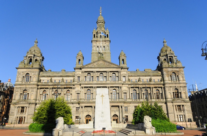 Krigsmonument foran rådhuset på George Square i Glasgow, Skotland