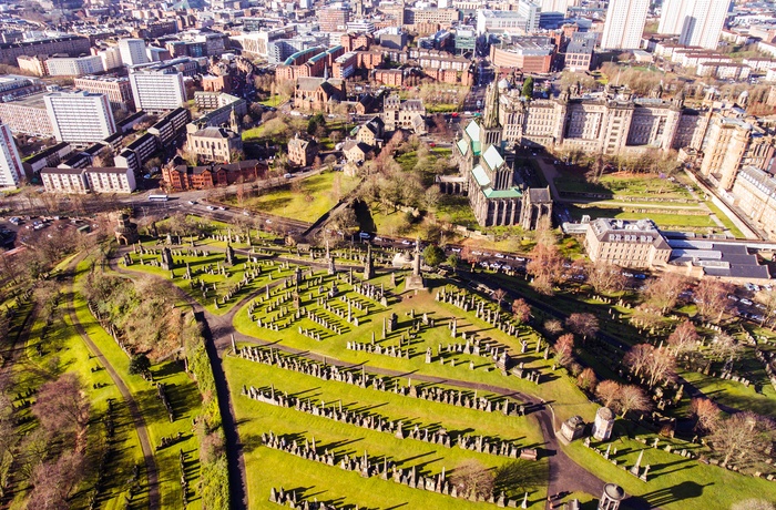 Udsigt ud over kirkegården Necropolis ved Glasgow katedral, Skotland