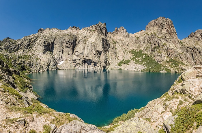 Gletsjersøen Lac de Capitello i Restonica-dalen på Korsika - Frankrig