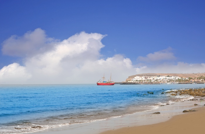 Udsigt til Meloneras fra nærliggende strand på Gran Canaria, Spanien
