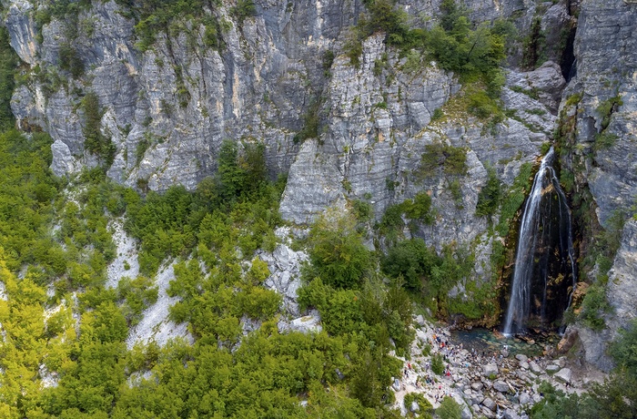 Grunas vandfaldet i Theth National Park - Albanien