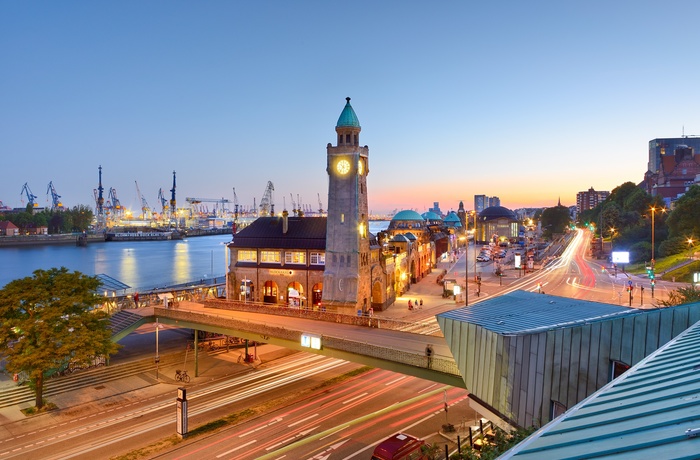 St. Pauli med Landungsbrücke