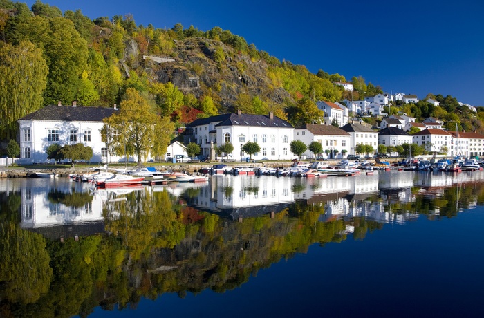 Lysbådhavn i Risør, Norge