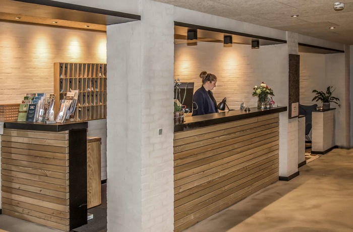 Hotel 6400