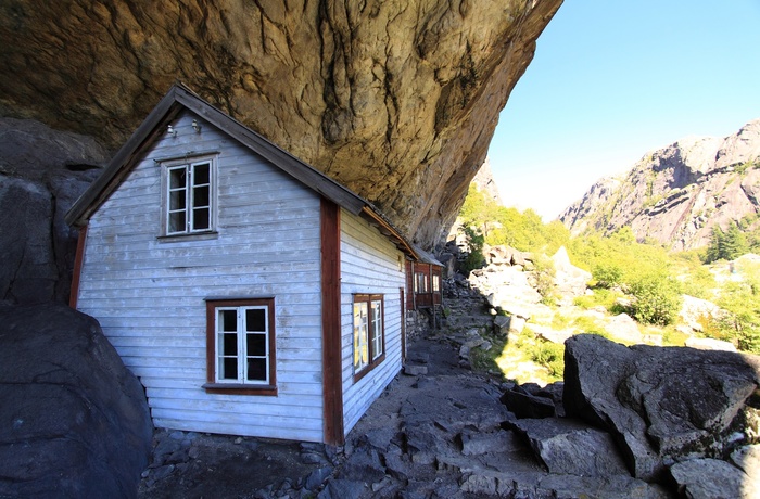 Huse i Helleren i Jøssingfjord