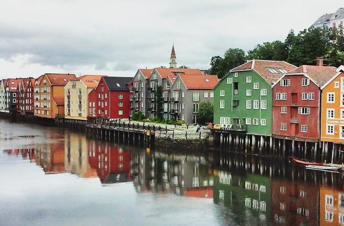 Huse ved Nidelven i Trondheim