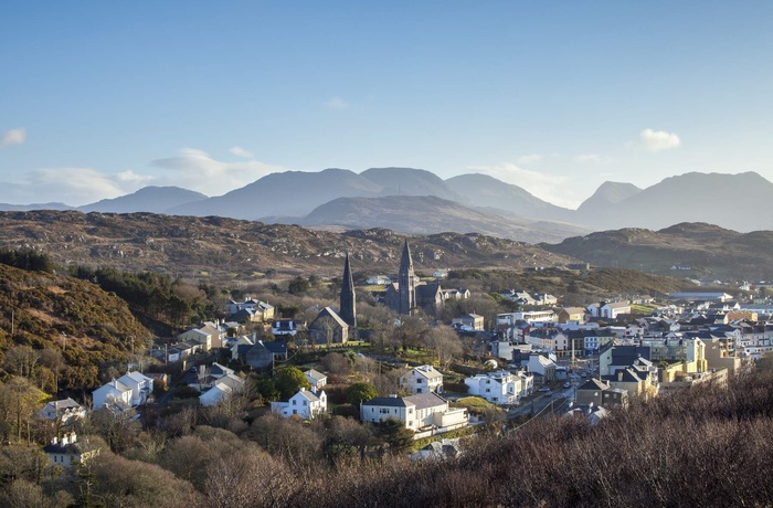 Irland, Clifden - i dalen omgivet af højderne