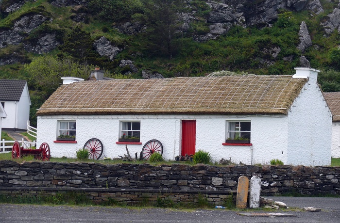 Irland, County Donegal - traditionelt hus i Glencolmcille Folk Village