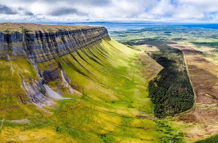 Irland, County Sligo - det markante bjerg Benbulbin