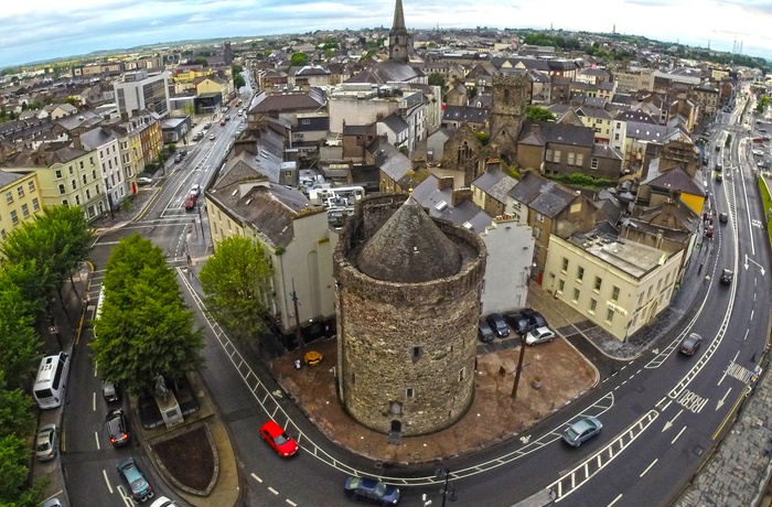 Irland, Waterford - Reginald's Tower med byen Waterford som baggrund (Foto - Courtesy Waterford Museum of Treasures)