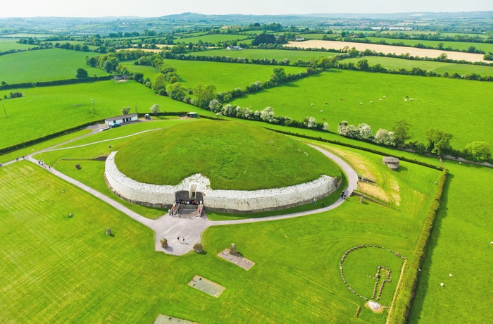 Newgrange, en 5.000 år gammel gravhøj i Irland