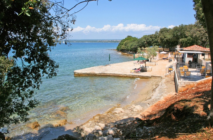 Lille strand på en af Brijuni øerne, Istrien i Kroatien