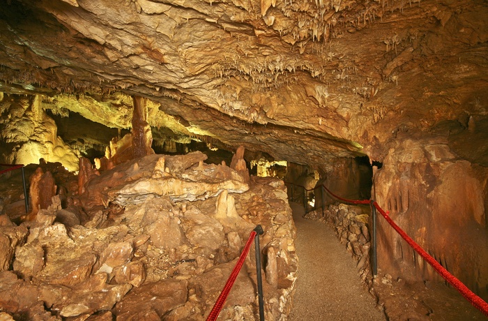 Festinsko Kraljevstvo-grotten ved byen Zminj , Istrien i Kroatien
