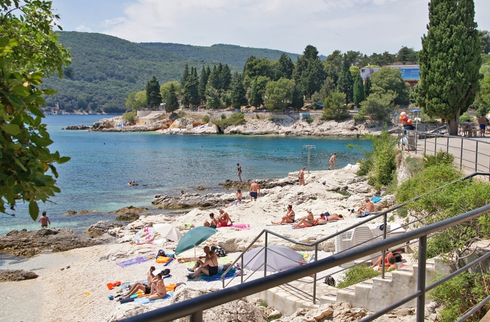 Stranden ved Rabac i Istrien, Kroatien