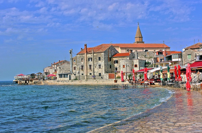 Kyst- havnebyen Umag i Istrien, Kroatien
