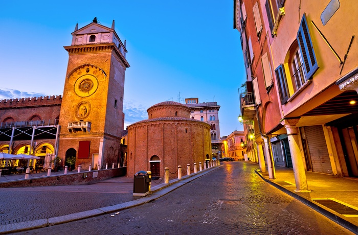 Piazza delle Erbe i Mantova i Lombardiet