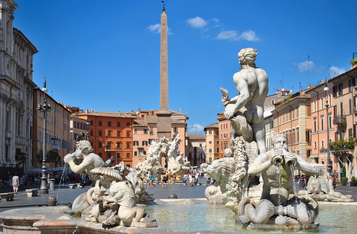 Piazza Navona på en sommerdag i Rom