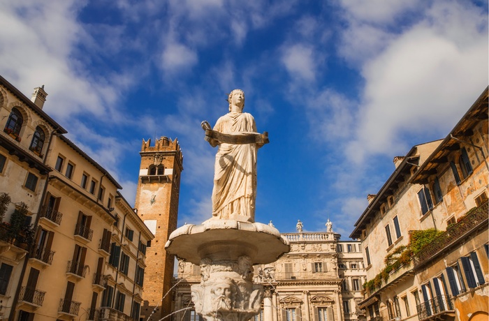 Springvandet Fontana Dei Madonna Verona på pladsen Piazza delle Erbe