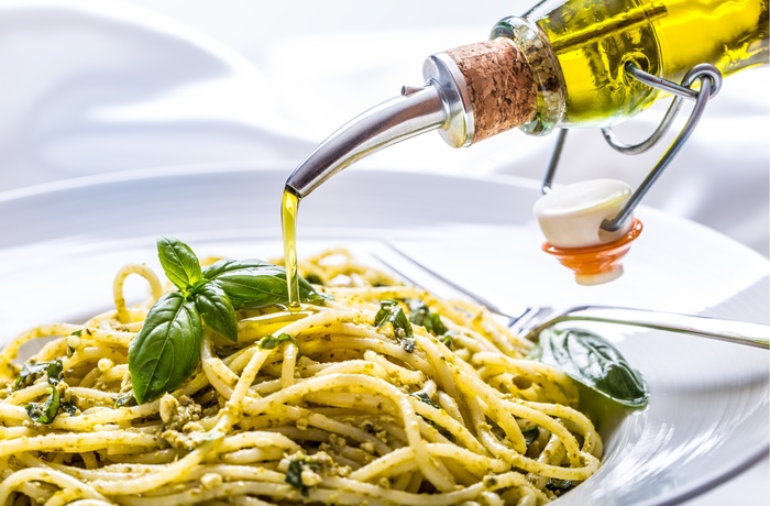 Pasta med pesto og olivenolie i Italien